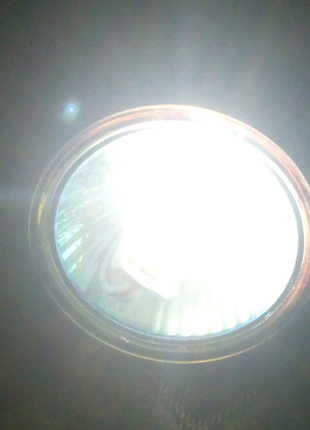 Лампа LED с блоком питания
Мощный свет 
Направленного свечения.