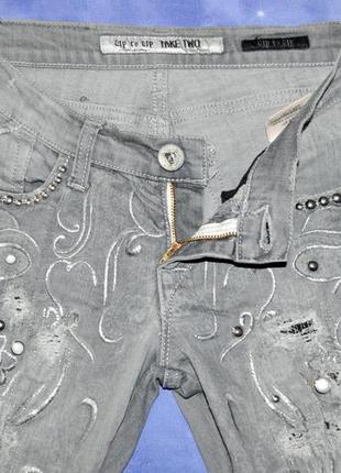 Стильные украшенный тёртые стрейч джинсы италия