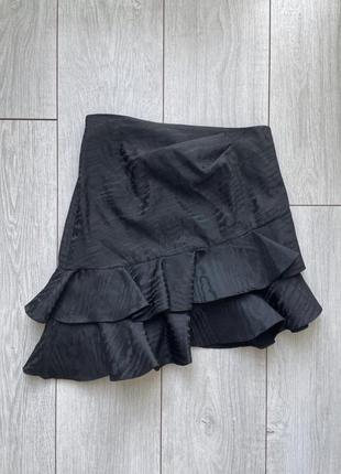 Асимметричная черная юбка zara из атласной ткани в виде шелка ...