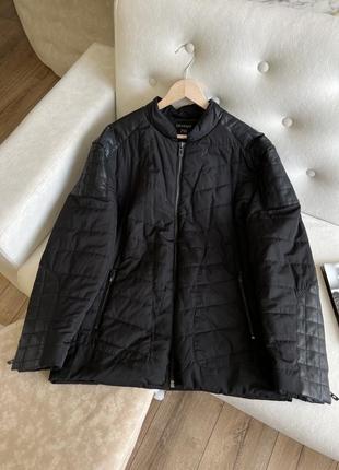 Мужская черная куртка с кожаными вставками из экокожи