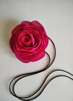 Чокер розой из ткани на длинном шнурке