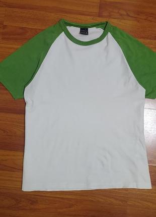 Белая футболка с зелеными рукавами двухцветная подросток