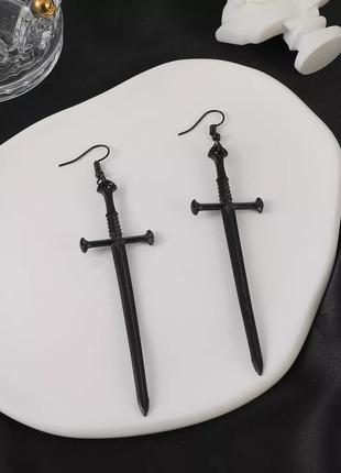 Серьги кресты мечи черные - длина 8,5см, цинковый сплав