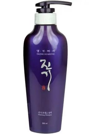 Регенерирующий шампунь для волос Daeng Gi Meo Ri Vitalizing Sh...