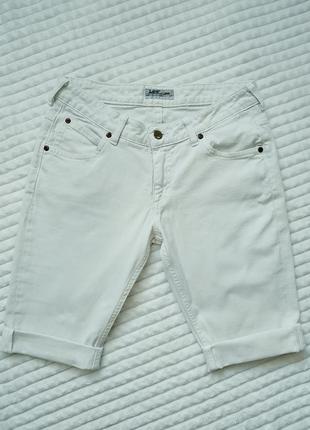 Стильні білі джинсові шорти lee