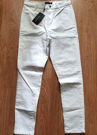Белые джинсы скинни, высокая посадка