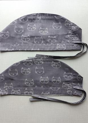 Медична шапочка сіра з котиками з тканини бавовна