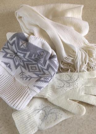 Белый комплект (шапка, шарф, перчатки)