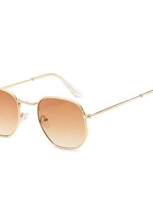 Солнцезащитные очки с небольшой оправой для женщин