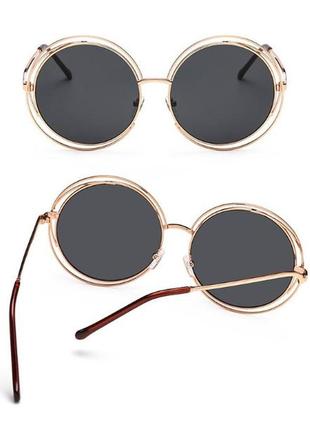 Крупные круглые солнцезащитные очки черные в золотой оправе