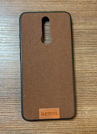 Чехол-накладка на телефон Xiaomi Redmi 8 коричневого цвета