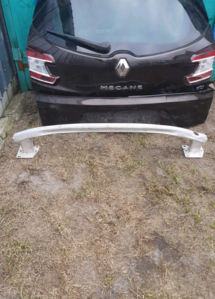 Кришка багажника,підсилювач заднього бампера рено меган3 універса