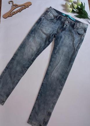 Голубые джинсы новые  l 31  32 размер yes miss женские зауженные