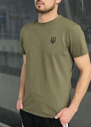 Патриотическая мужская футболка хаки с украинской символикой г...
