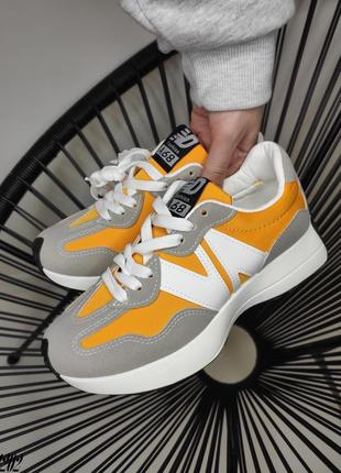 Кросівки жіночі new balance