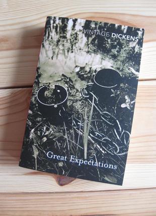Книга на английском языке "great expectations "charles dickens