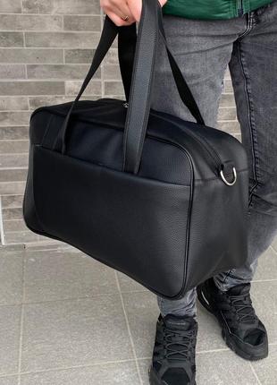 Чорна спортивна дорожня сумка екошкіра середня чоловіча жіноча