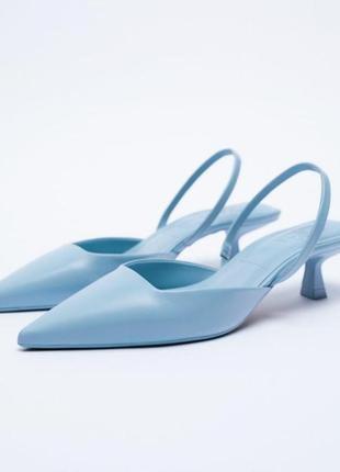 Шкіряні туфлі-мюли zara блакитного кольору