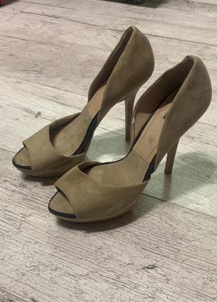 Бежеві пудрвик туфлі Zara Collection під замш Розмір 40