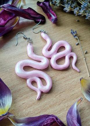 Серьги змеи розовые перламутровые