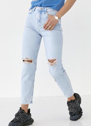 Женские джинсы рваные на коленях