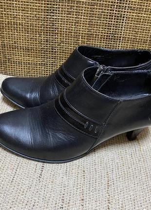 Женские черные кожаные туфли 37 р avangard