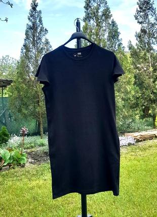 Черное трикотажное платье