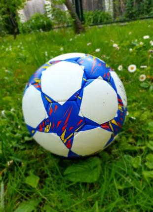 М’яч футбольний + голка для підкачування в подарунок