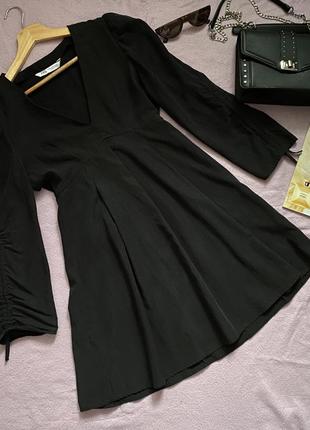 Чорне плаття з v-подібним вирізом zara