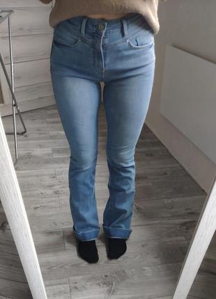 Ідеальні кльошові джинси по фігурі c&a