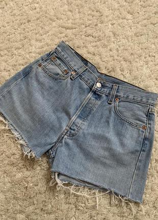Короткі жіночі шорти levis джинсові