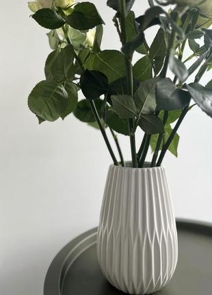 Керамическая ваза для цветов белая