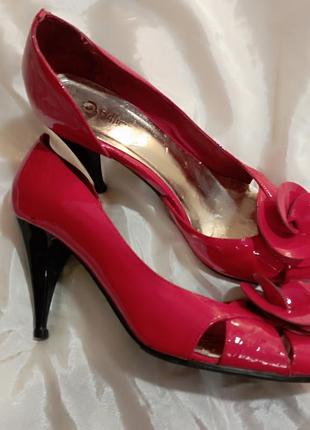Туфли женские с открытым носком красные