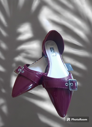 Очень красивые туфли новые балетки босоножкие лаковые цвета бу...