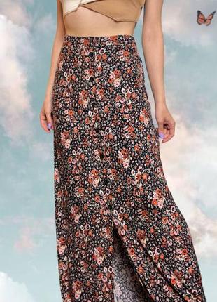 Длинная цветочная макси юбка на пуговицах из вискозы