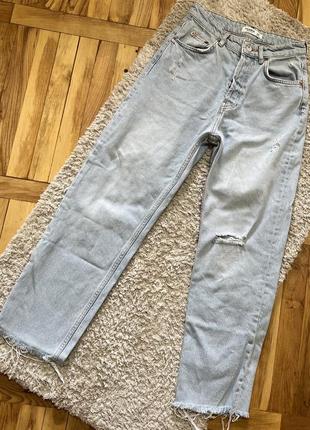 Женские светлые джинсы с завышенной посадкой pull&bear
