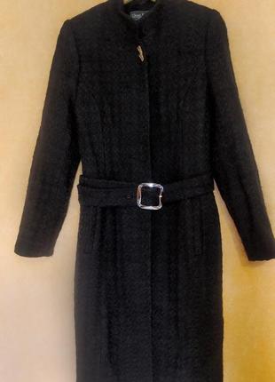 Класичне пальто з фактурної тканини