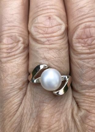 Кольцо серебряное с золотом и жемчугом 256к, 17 размер