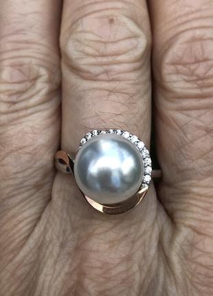Кольцо серебряное с золотом и жемчугом 682к, 19 размер