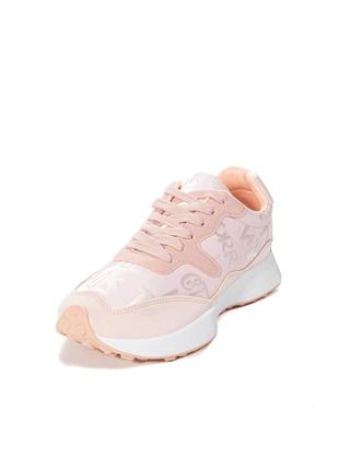 Розовые пудровые персиковые женские кроссовки с белой подошвой.