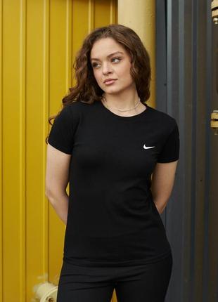 Женская футболка nike черная