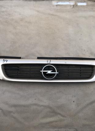 Решетка радиатора Opel Astra F 1994-1997 90452416 №34 є дифекти