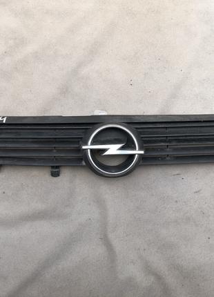 Радиаторная решетка Opel Vectra B 90505722 №14 є дифекти