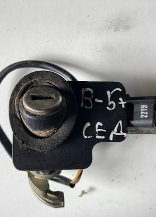 Механизм кнопка открытия багажника Volkswagen Passat B5+ Sedan...