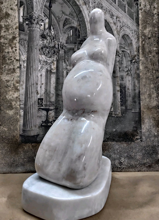 Скульптура из мрамора абстракция