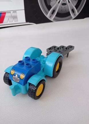 Lego duplo. трактор голубой с культиватором.