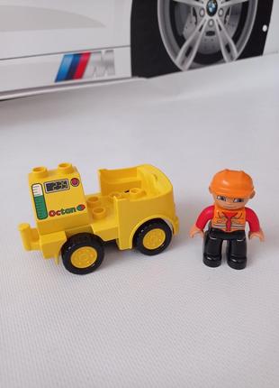 Lego duplo. машинка с человеком.