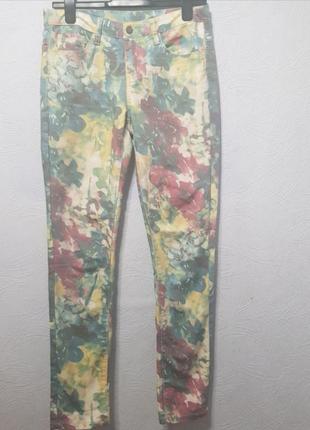 Оригинальные джинсы в пастельных цветах pieces