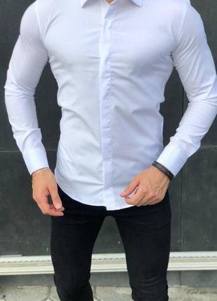Белая строгая рубашка