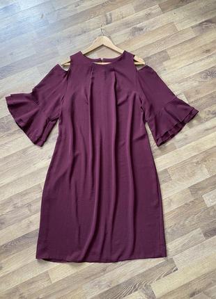 Легкое платье бордового цвета с открытыми плечами 54 размер